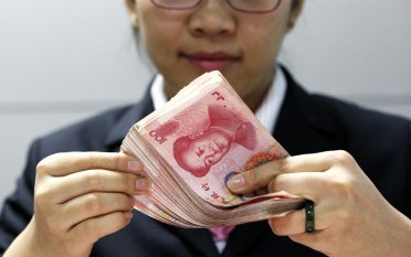 Çin'de bir çift, çöpe atılmış koltuğun içinden para buldu