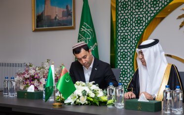 Suudi Arabistan, Türkmenistan'a 25 ton hurma bağışladı