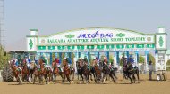 Праздничные скачки и торжества ко Дню туркменского скакуна состоялись в Туркменистане