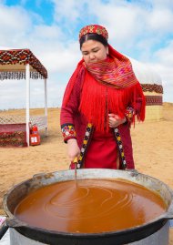 Fotoreportaž: Türkmenistanda Milli bahar baýramy - Halkara Nowruz güni giňden bellenildi