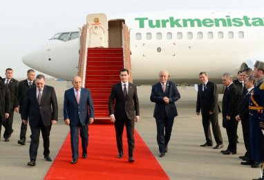 The President of Turkmenistan arrived in Baku to participate in the summit of the Non-Aligned Movement