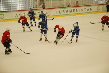 “Галкан” начал хоккейный турнир с победы
