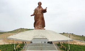Туркменский скульптор Сарагт Бабаев подробно о создании 60-метрового монумента Махтумкули  