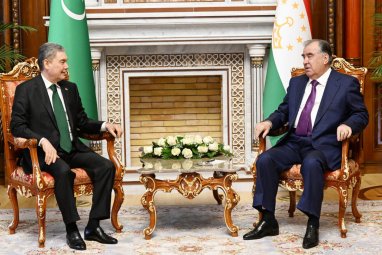 Гурбангулы Бердымухамедов и Эмомали Рахмон обсудили туркмено-таджикское сотрудничество