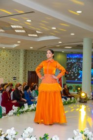 В Доме моды Ашхабада состоялся показ женской одежды от ведущих национальных дизайнеров