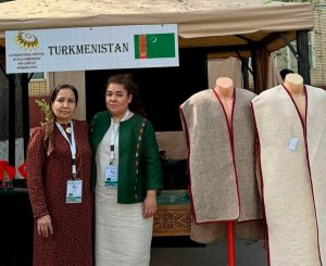 Туркменские мастера приняли участие в международном фестивале ювелиров в Бухаре