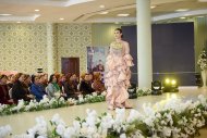 В Доме моды Ашхабада состоялся показ женской одежды от ведущих национальных дизайнеров