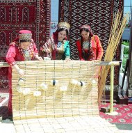 Türkmen halysynyň baýramy mynasybetli geçirilen çärelerden fotoreportaž