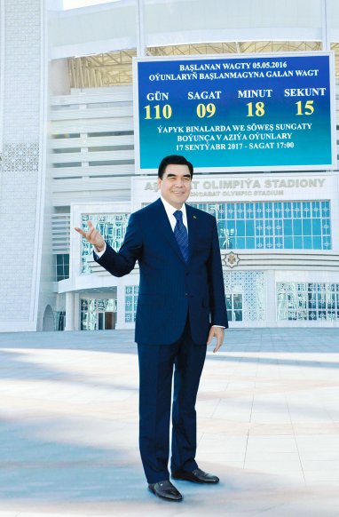 Президент Туркменистана ознакомился с ходом обустройства главной арены Азиады-2017