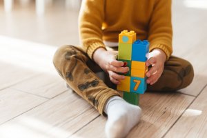 Стоит ли дарить детям дорогие подарки?