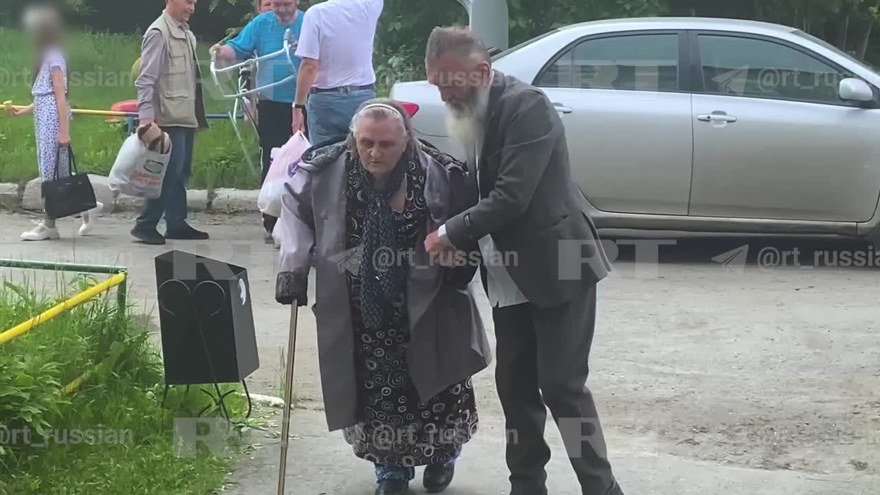 
Kyrk ýyldan soňra Russiýa dolanan öňki harby esger ejesi bilen duşuşdy 