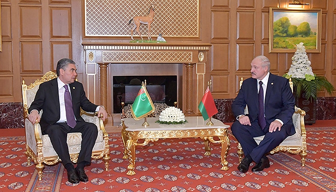 
Aleksandr Lukaşenko Gurbanguly Berdimuhamedowa gutlag hatyny iberdi 