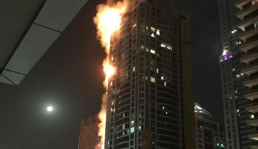 Dubaýdaky 67 gatly gökdirände dörän ýangyny 14 sagatda söndürdiler