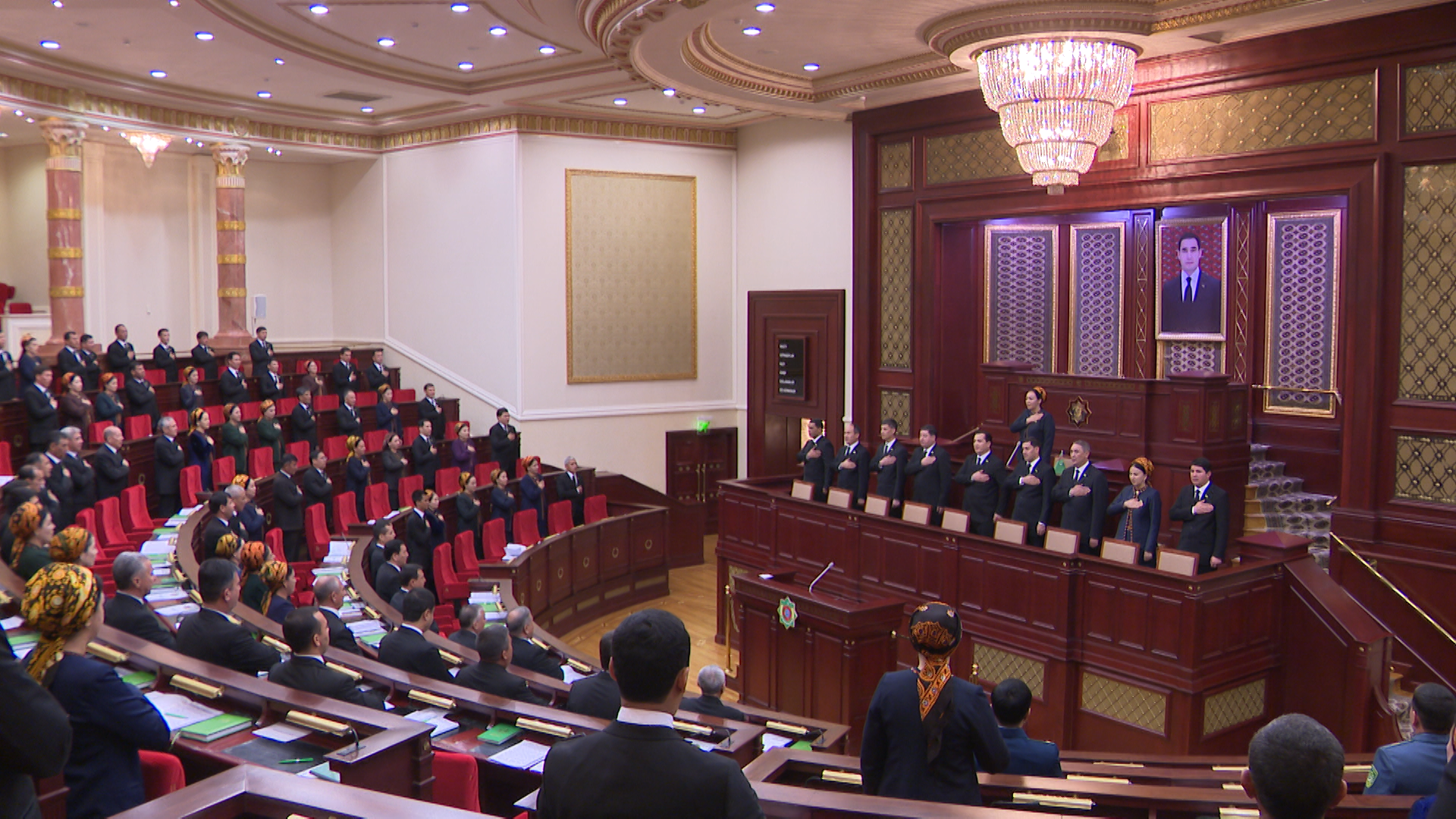 
Türkmenistanyň Mejlisi täze kanunlary kabul etdi 