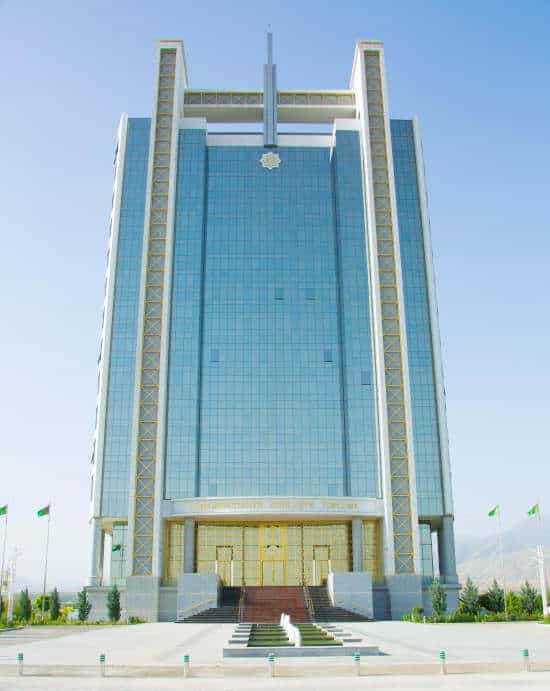 Aşgabadyň günortasynda «Aşgabat» diýen ýazgy gurlar