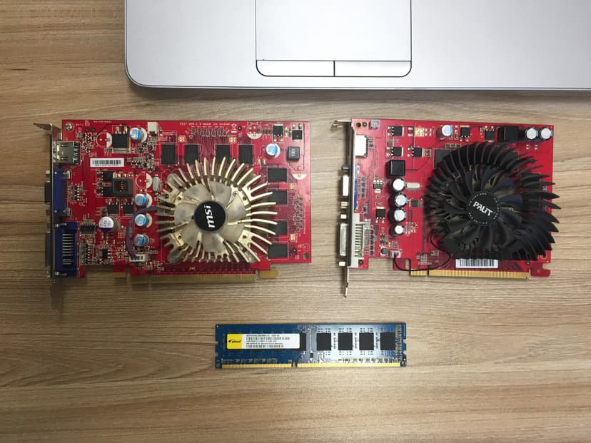 2 sany video karta we Оperativnaya pamyat DDR3 4GB