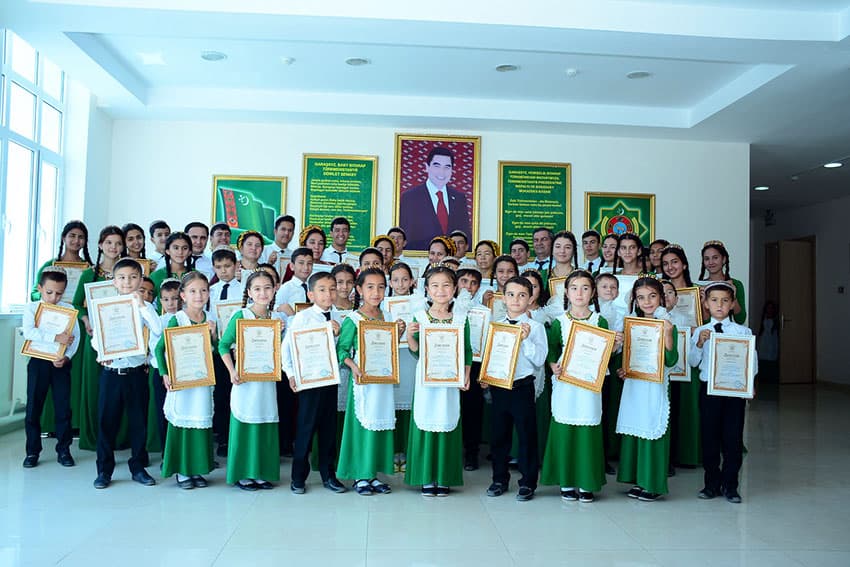 58 медалей завоевали туркменские школьники из Каахка по итогам Международной интернет-олимпиады