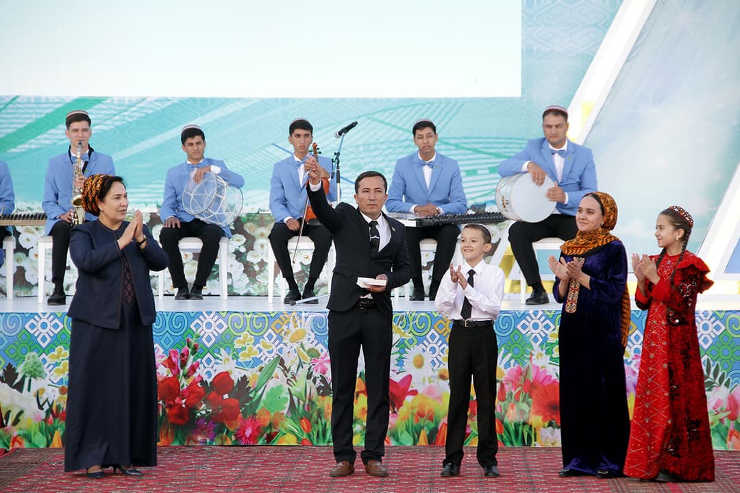 К празднику независимости Туркменистана в городе Аркадаге открыли новые жилые дома 