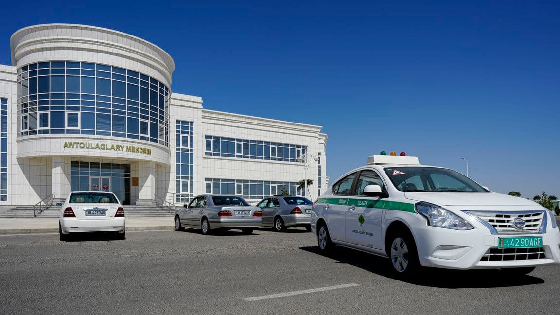 Объединение автомобильных школ Агентства «Туркменавтоулаглары» проводит подготовку и переподготовку водителей всех категорий