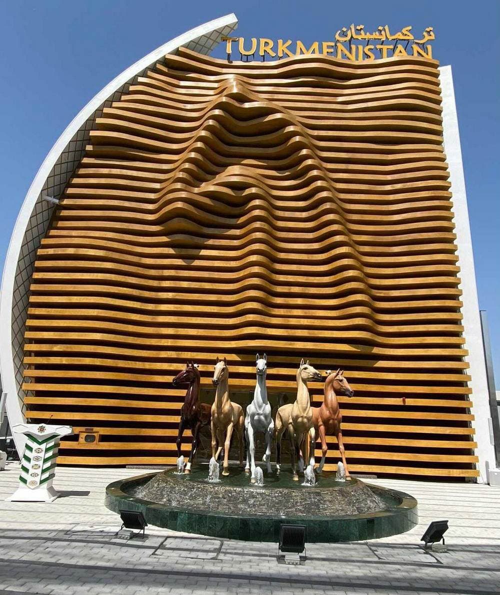 Павильон Туркменистана на «ЭКСПО-2020» украшают ахалтекинские скакуны