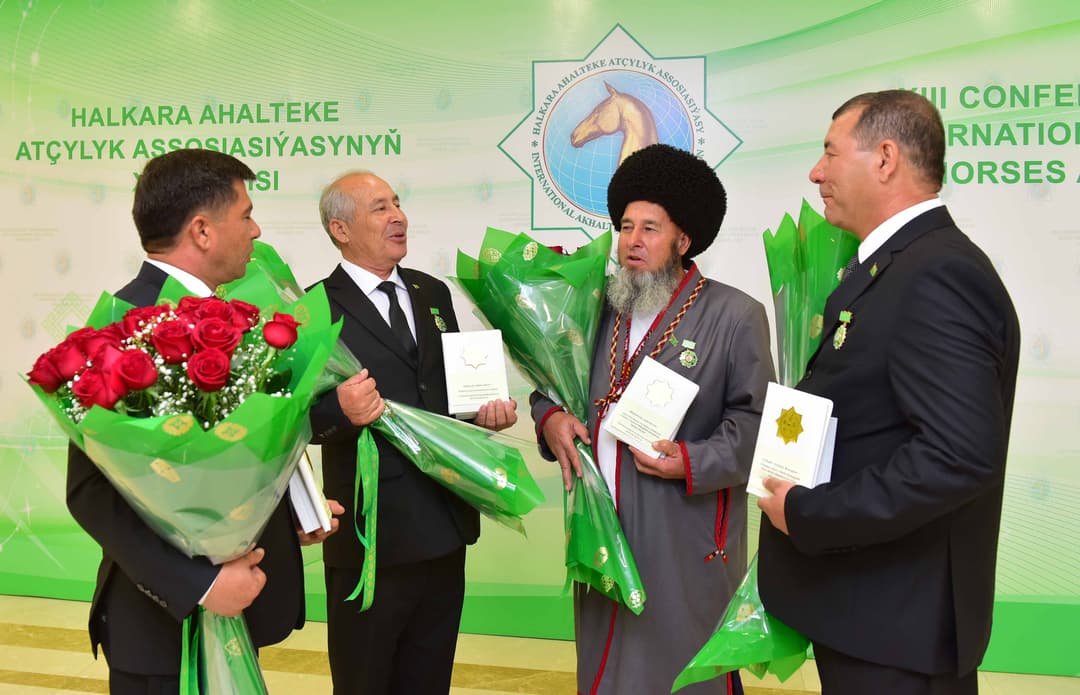 Türkmen atşynaslary hormatly at bilen sylaglandy