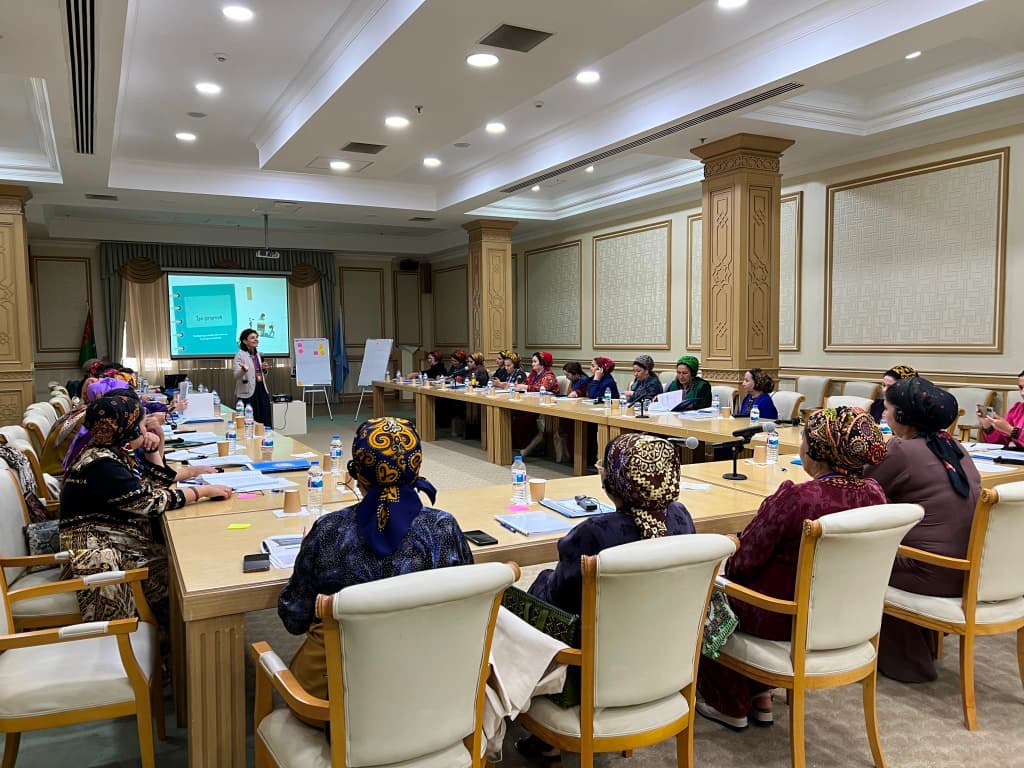 ЮНИСЕФ в Туркменистане запустил новую инициативу поддержки родителей