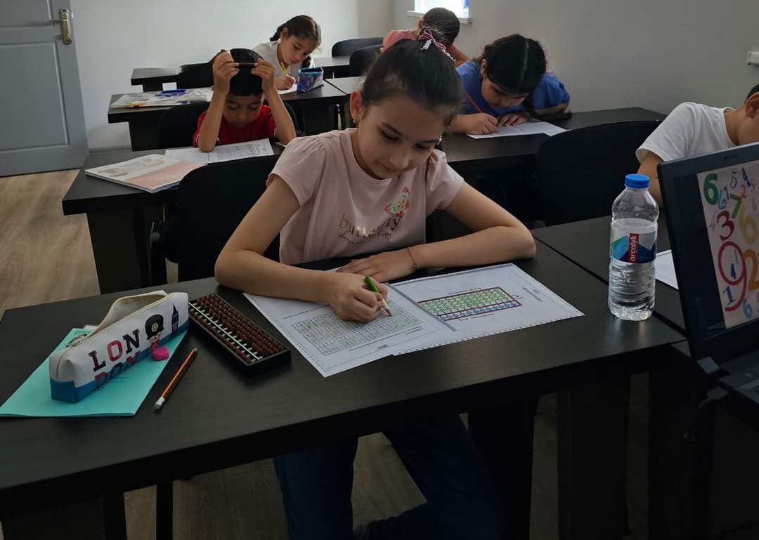 Академия AMAKids приглашает на летние курсы английского и ментальной арифметики