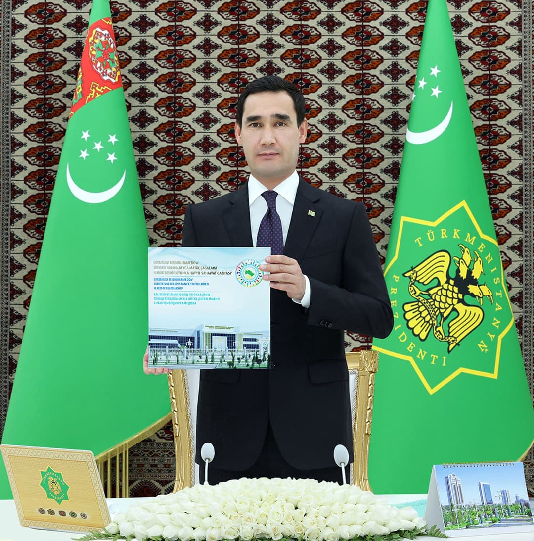 Türkmenistanda Gurbanguly Berdimuhamedow adyndaky haýyr-sahawat gaznasy barada kitap çap edildi