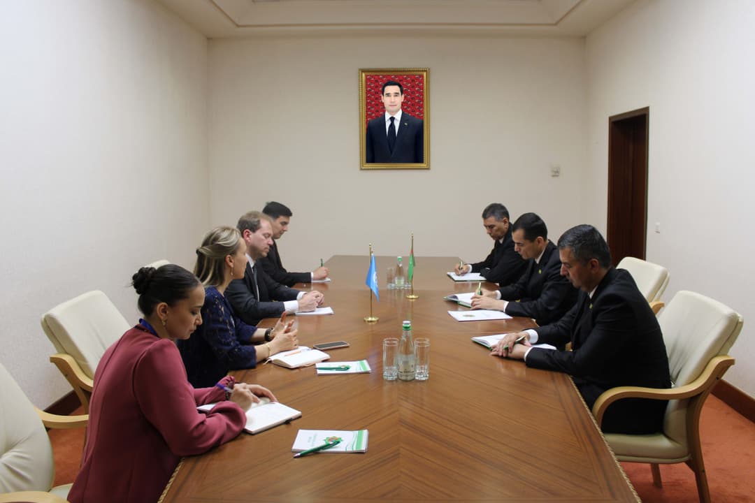 В Меджлисе Туркменистана прошла встреча с экспертами ЕЭК ООН