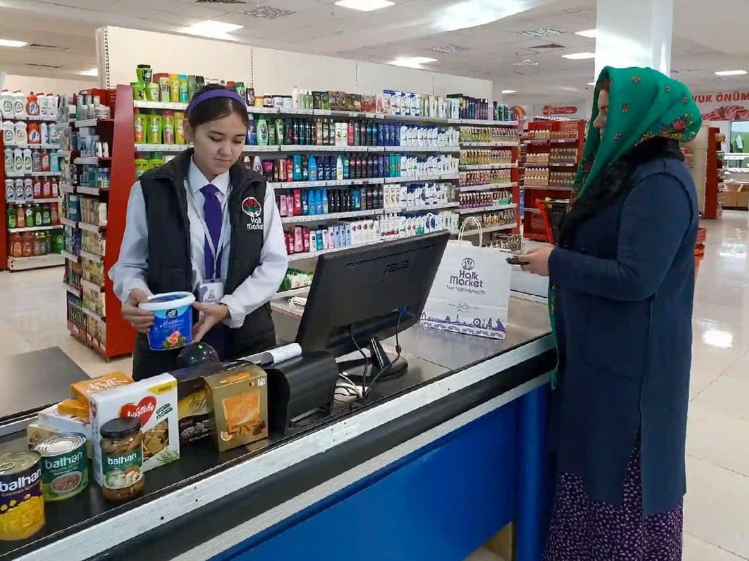 Магазин Halk market в Балканабате предлагает скидки 15% на овощи и фрукты
