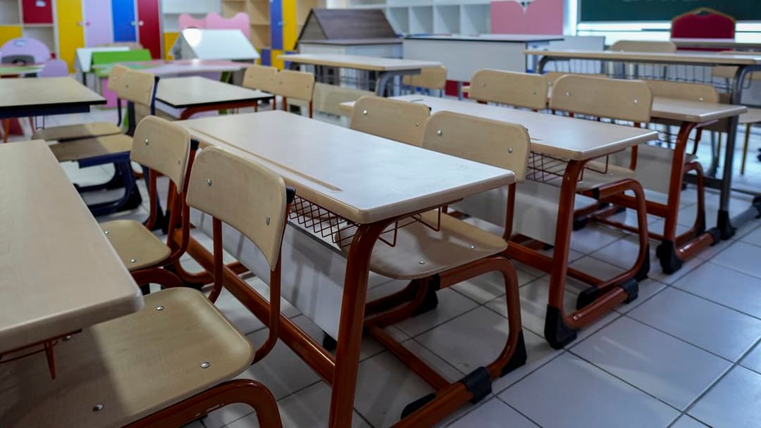 Aýbölek производит комплекты мебели для школ и государственных учреждений