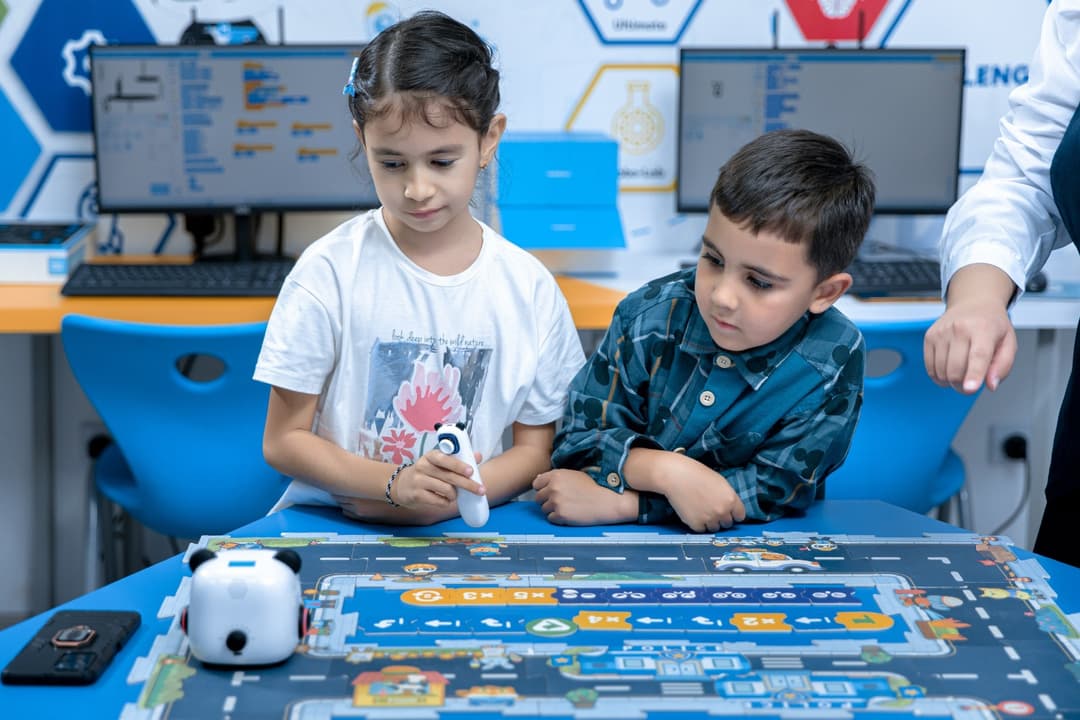 «Имдатбот» запускает серию пробных занятий по робототехнике и программированию для детей и подростков