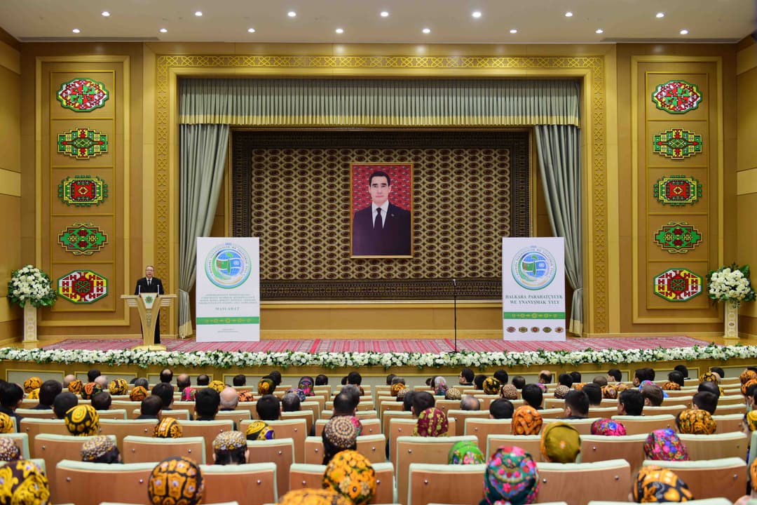 В Ашхабаде прошла конференция к Дню Конституции и Государственного флага Туркменистана