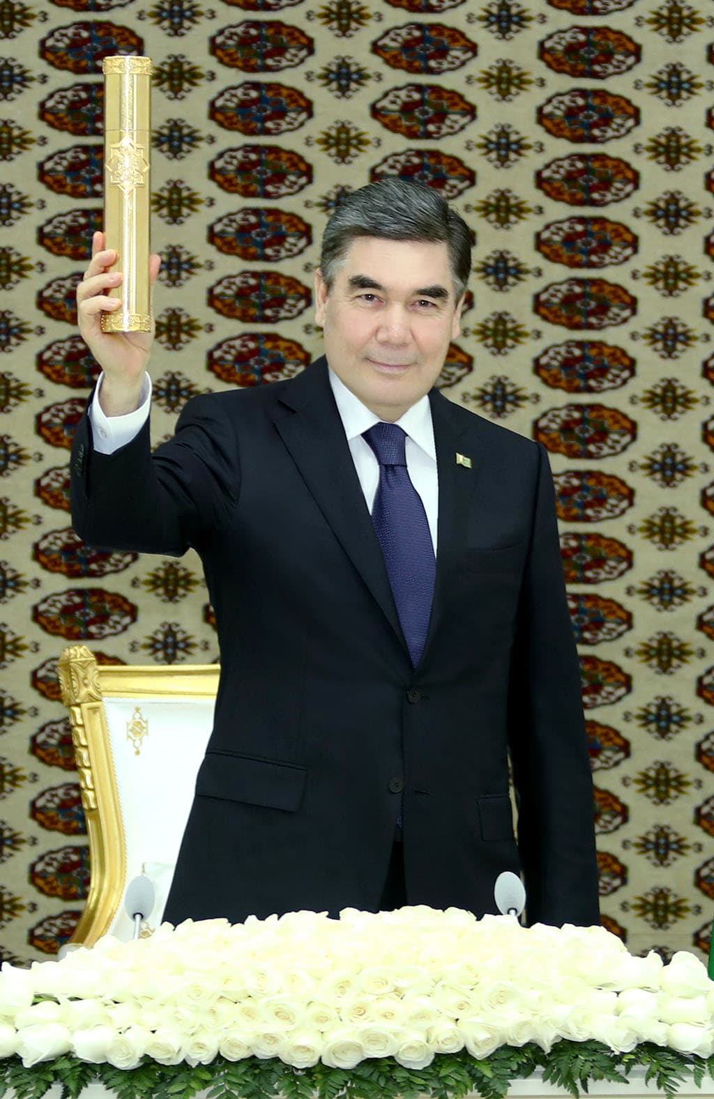 Türkmenistanyň Prezidenti Ahal welaýatynyň dolandyryş merkeziniň düýbüni tutmak dabarasyna gatnaşdy