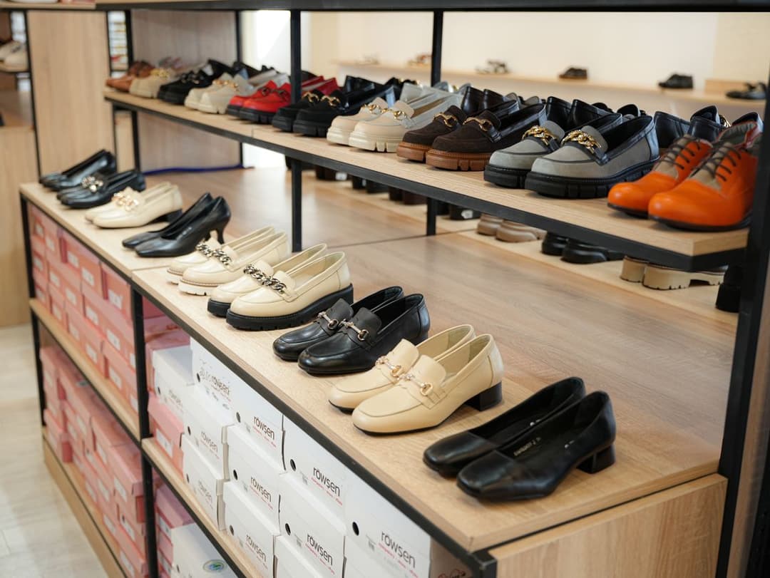 Röwşen aýakgaplary объявляет скидки на женскую обувь в честь Международного женского дня