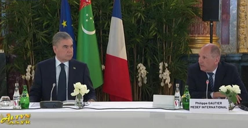 Türkmen halkynyň Milli Lideri Parižde Türkmen-fransuz ykdysady forumyna gatnaşdy