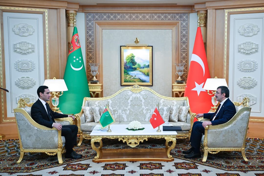 Сердар Бердымухамедов и Джевдет Йылмаз обсудили перспективы туркмено-турецкого сотрудничества