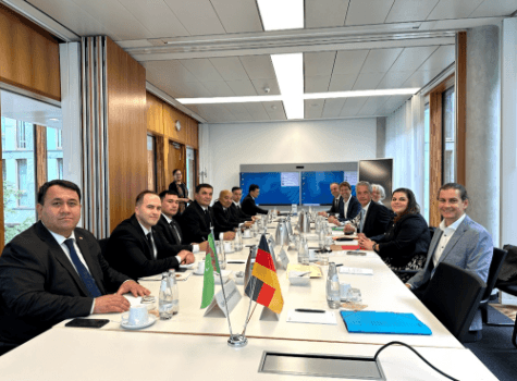 Türkmen heyeti Almanya'ya gitti