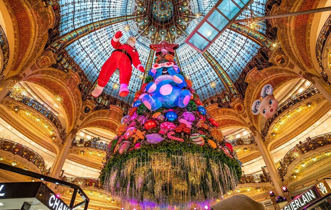 The Christmas tree at the Galleries Lafayette in Paris strikes the imagination again