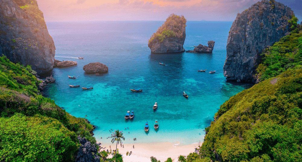 Yaklaşık 1.500 Türkmen vatandaşı seyahat amaçlı Tayland'a gitti