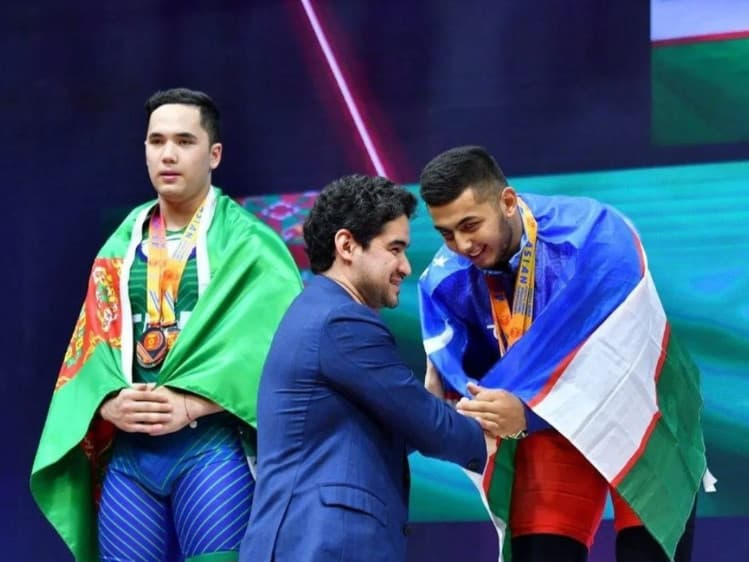 Туркменский тяжелоатлет завоевал серебро чемпионата Азии среди юношей