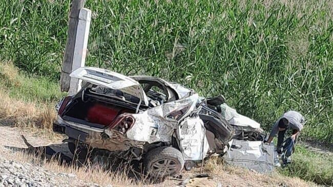 Шесть человек, включая ребенка, погибли при столкновении автомобиля с поездом в Узбекистане