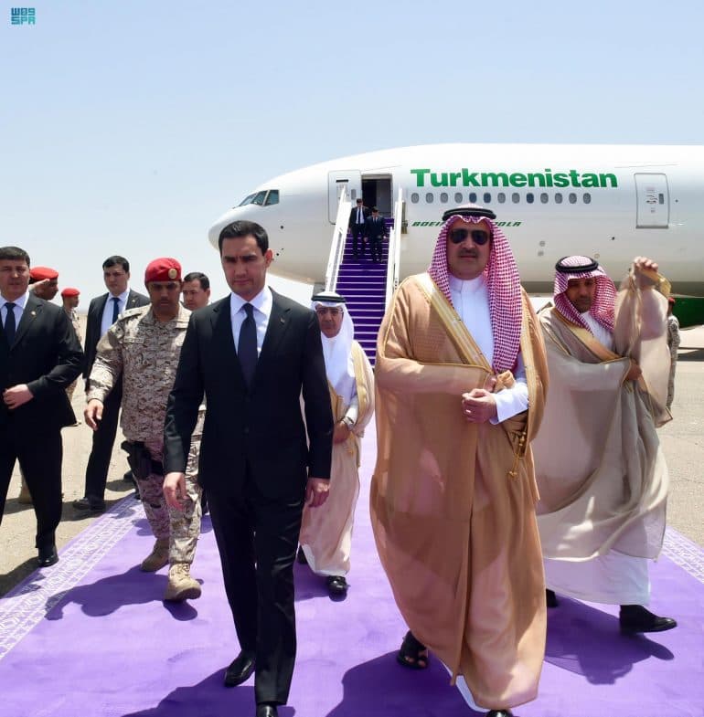 Президент Туркменистана посетил Медину