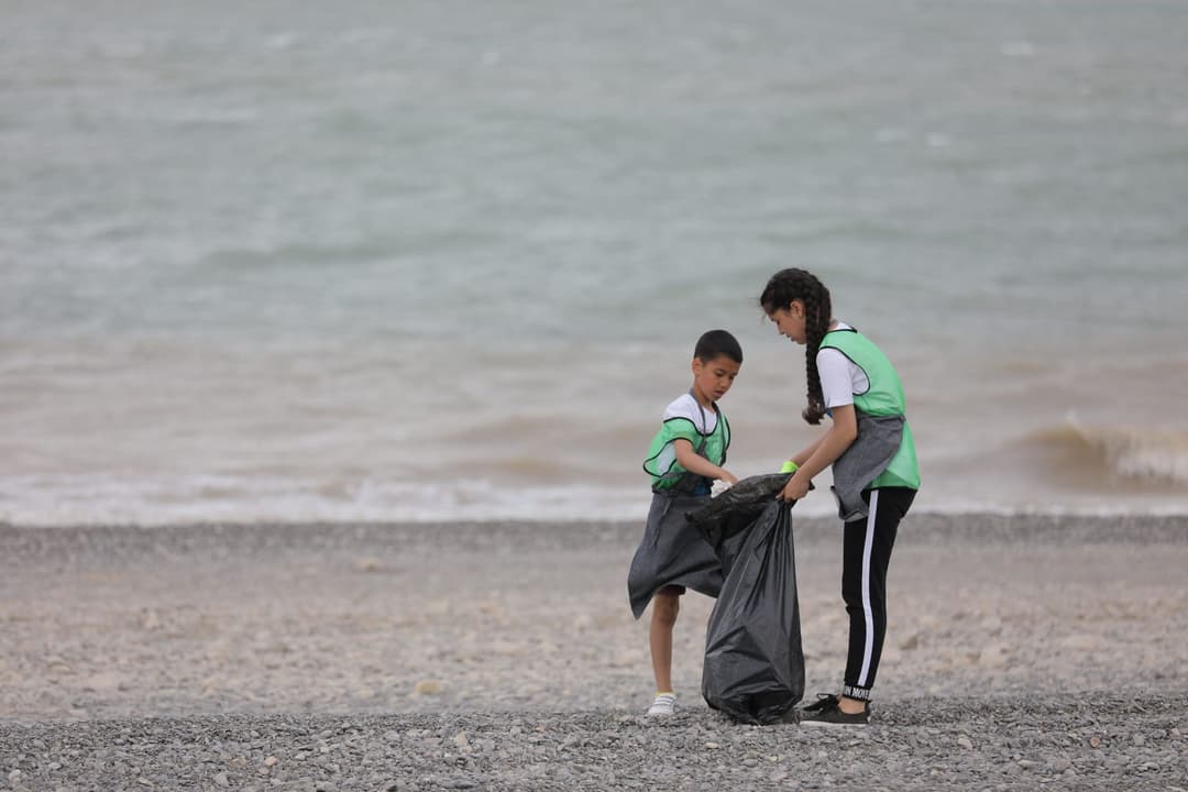Another environment action was held on the shore of Geokdepe Lake
