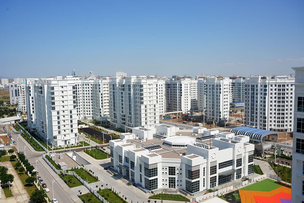 Президент Туркменистана передал дома Олимпийского городка в ведение министерств и ведомств