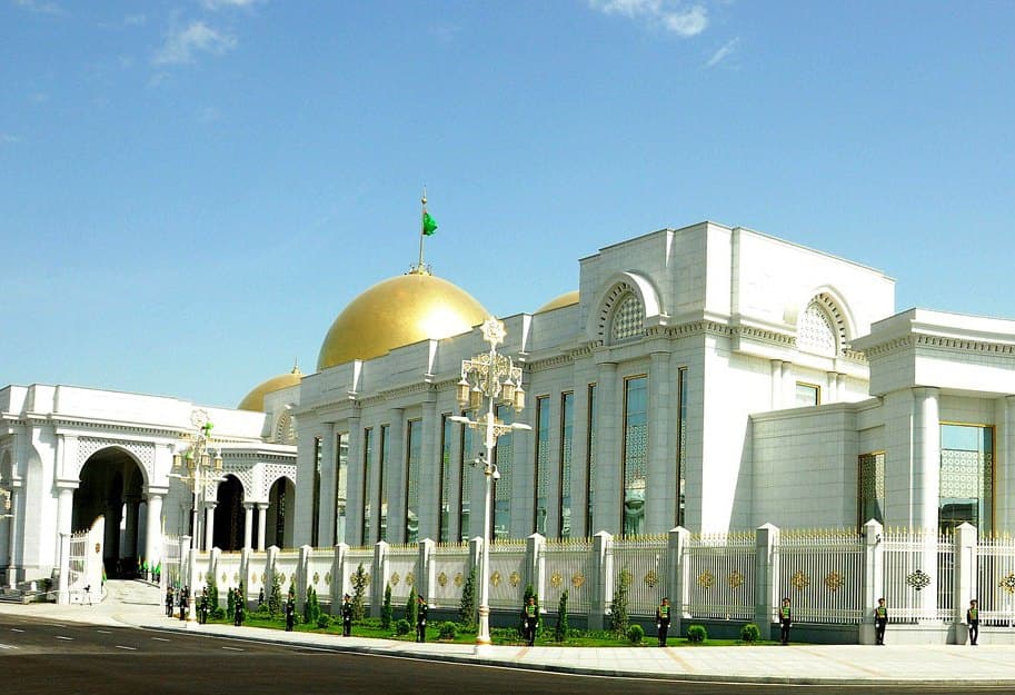 Президент Туркменистана объявил вице-премьеру по ТЭК строгий выговор с последним предупреждением