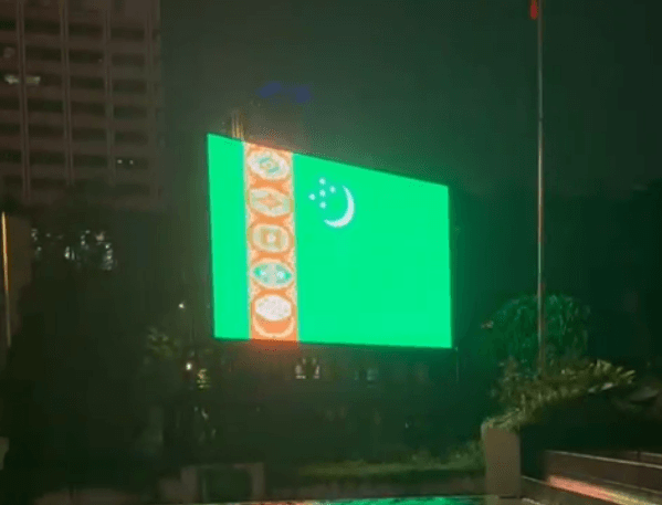 Флаг Туркменистана появился на центральной площади Куала-Лумпура