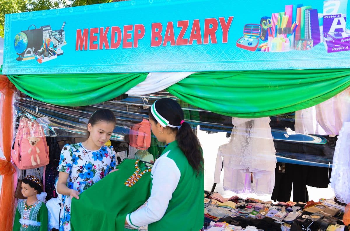 Mekdep bazarlary işläp başlady