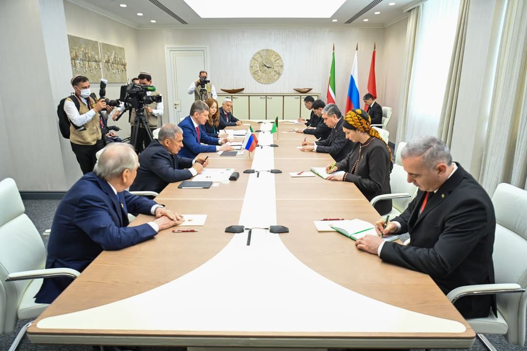 Gurbanguly Berdimuhamedow Kazanda Russiýanyň ykdysady ösüş ministri bilen duşuşdy