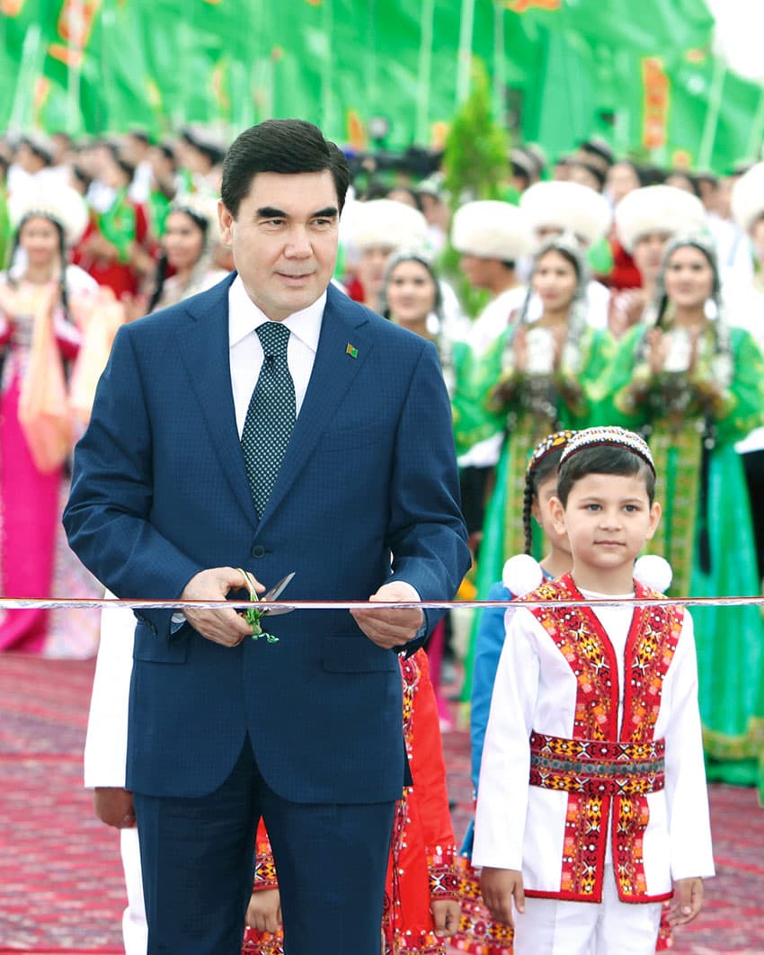 Президент Туркменистана открыл новый крупный комплекс объектов жилого массива «Тязе заман»